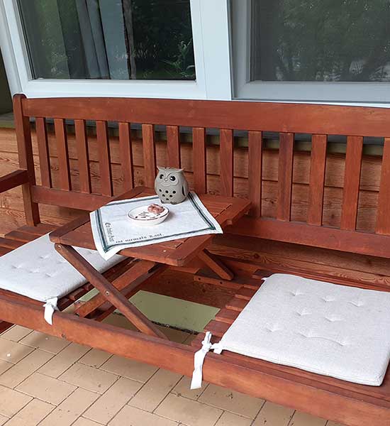 Holzbank vor der Ferienwohnung Ochsenstall